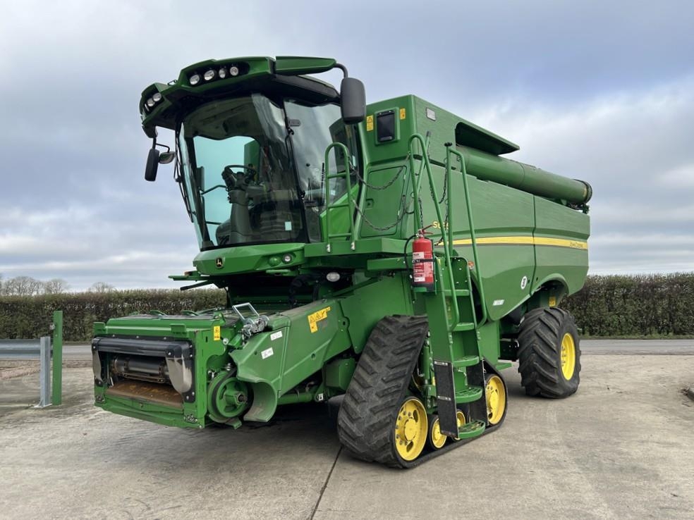 John Deere S685I COMBINE