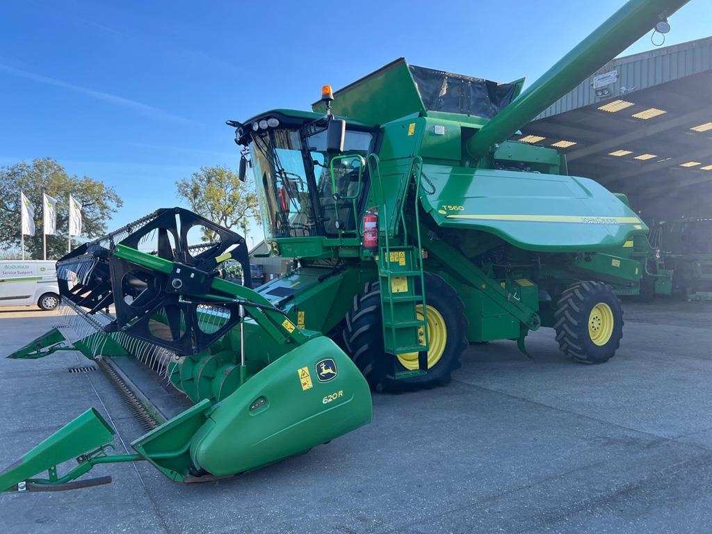 John Deere T560 COMBINE