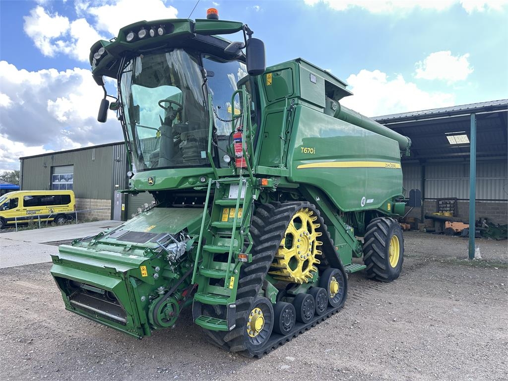 Moissonneuse-batteuse John Deere T670 COMBINE — occasion 2019, 1 462 h