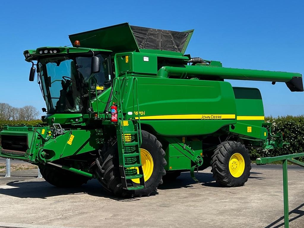 John Deere T670I COMBINE