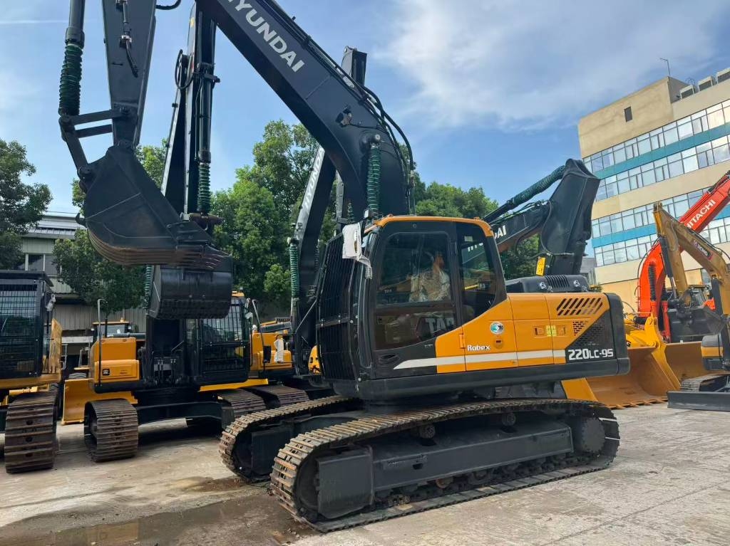 Pelle sur chenilles Hyundai R220LC-9S — occasion 2024, 500 h