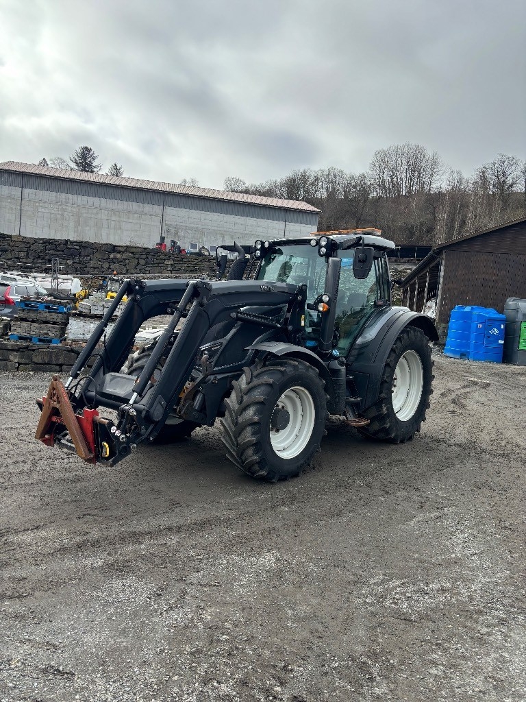 Valtra N 174