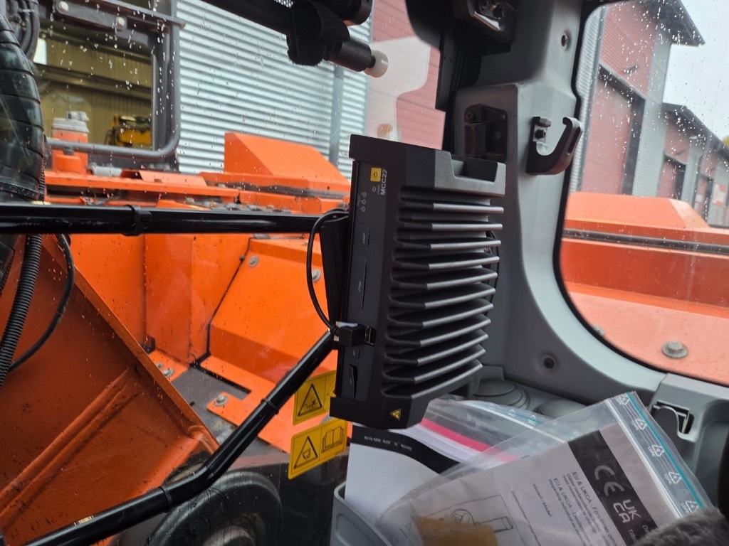 Hitachi ZX 225 USR LC-7 / Rotator, Novatron 3D, Ym! kuva 16