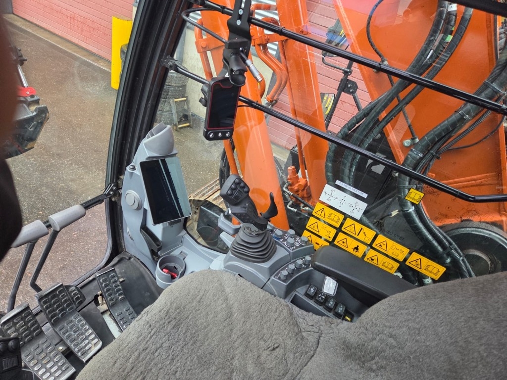 Hitachi ZX 225 USR LC-7 / Rotator, Novatron 3D, Ym! kuva 14