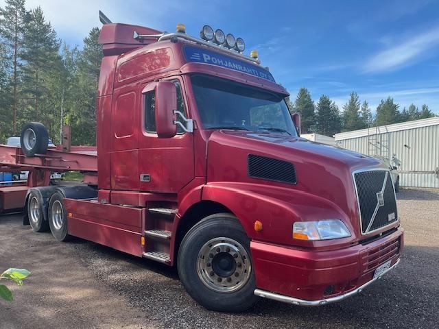 Tracteur routier Volvo NH 12 — occasion 2001