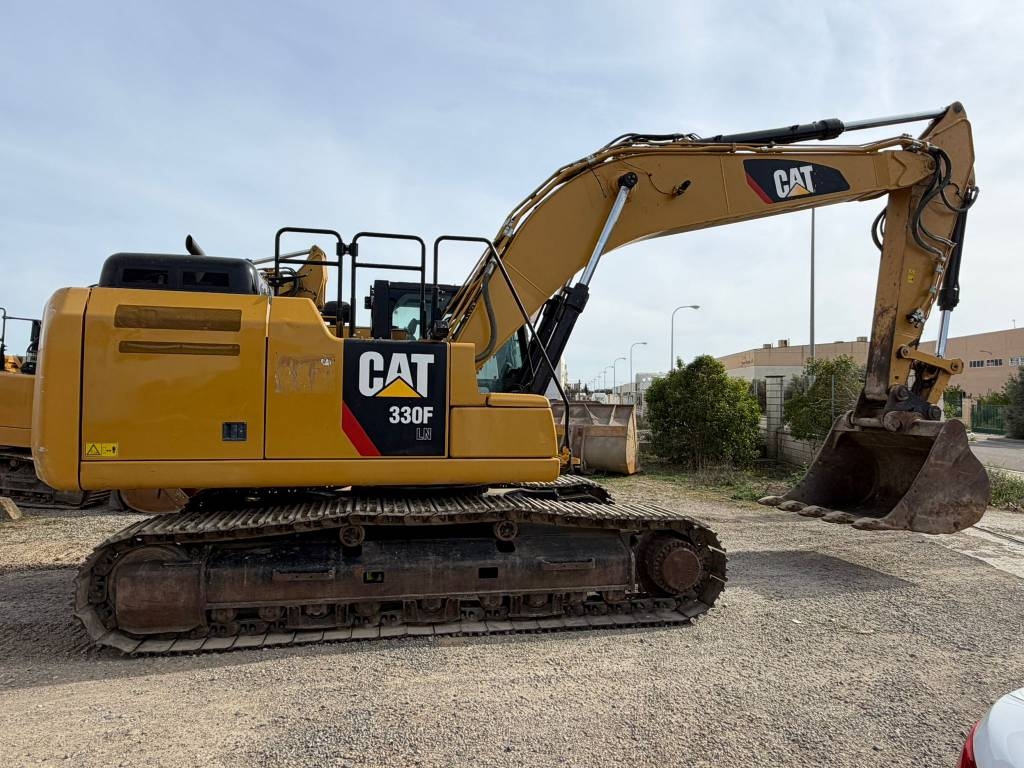 CAT 330