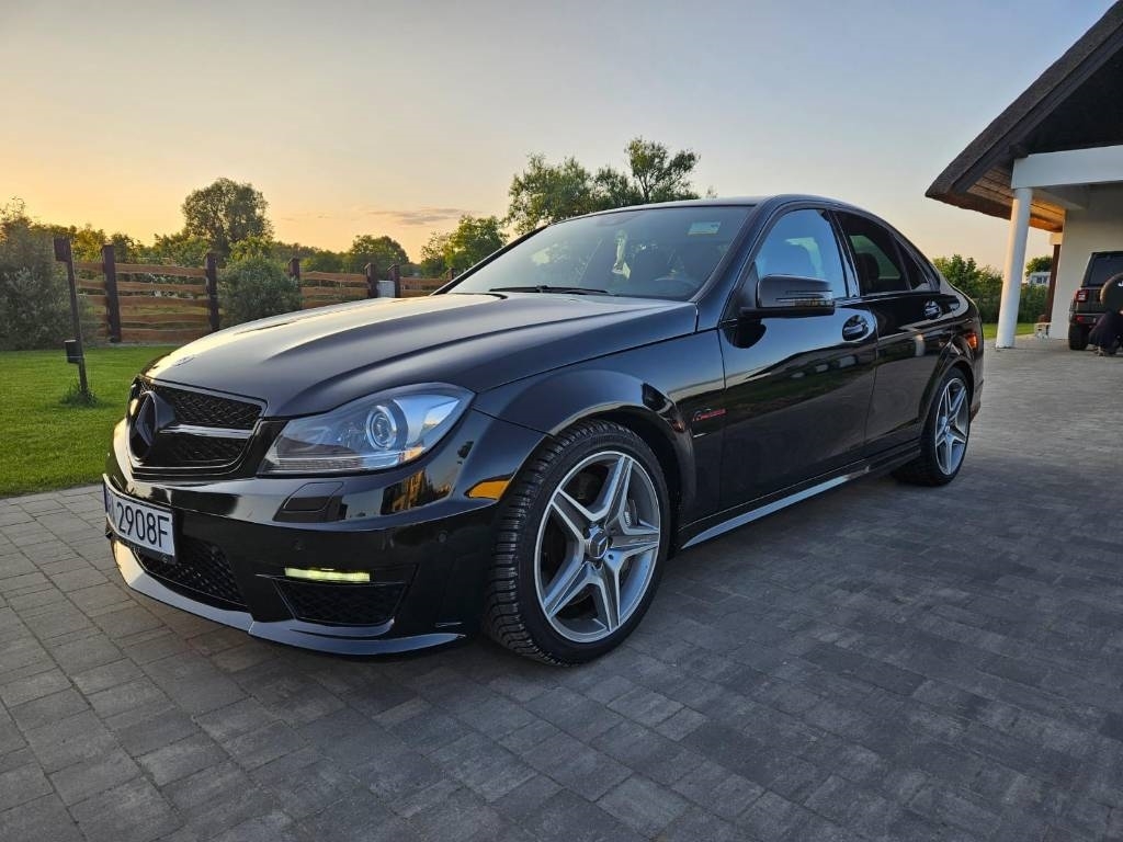 Mercedes-Benz C63 AMG