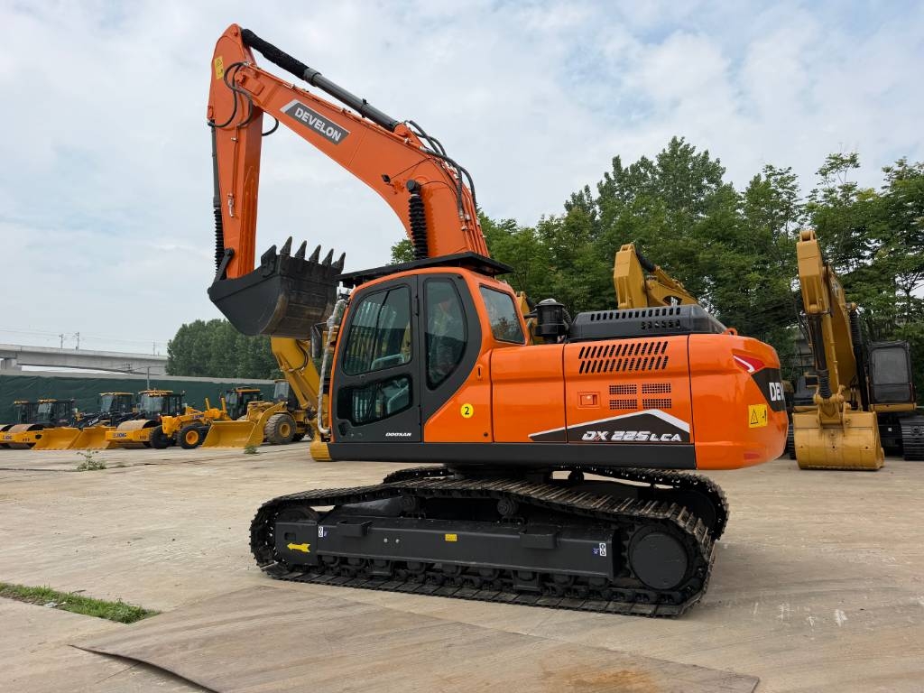 Develon DX225