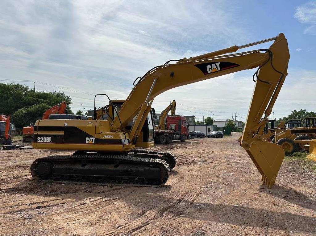 Pelle sur chenilles Caterpillar 320BL — occasion 2020