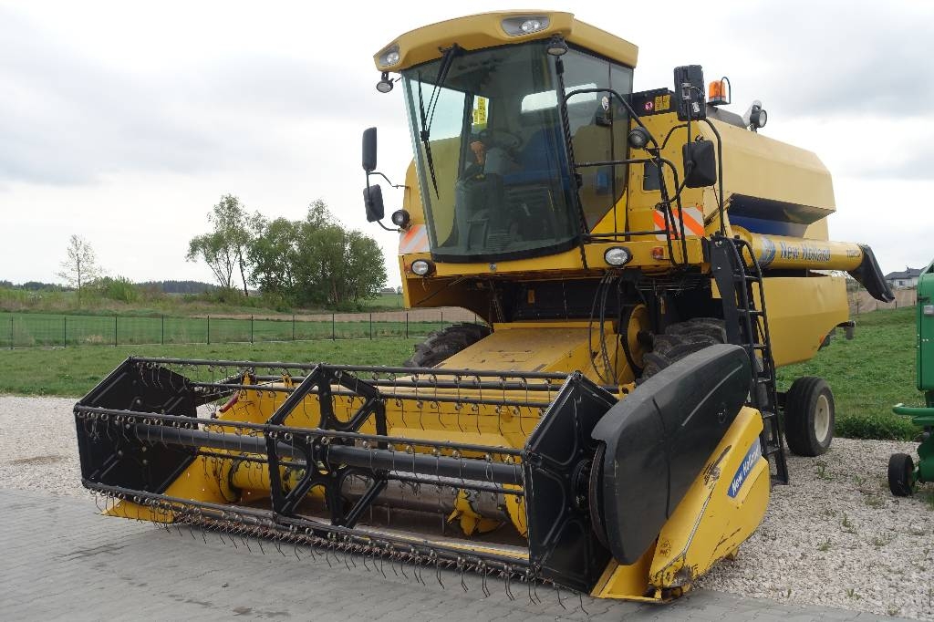New Holland TC 5050