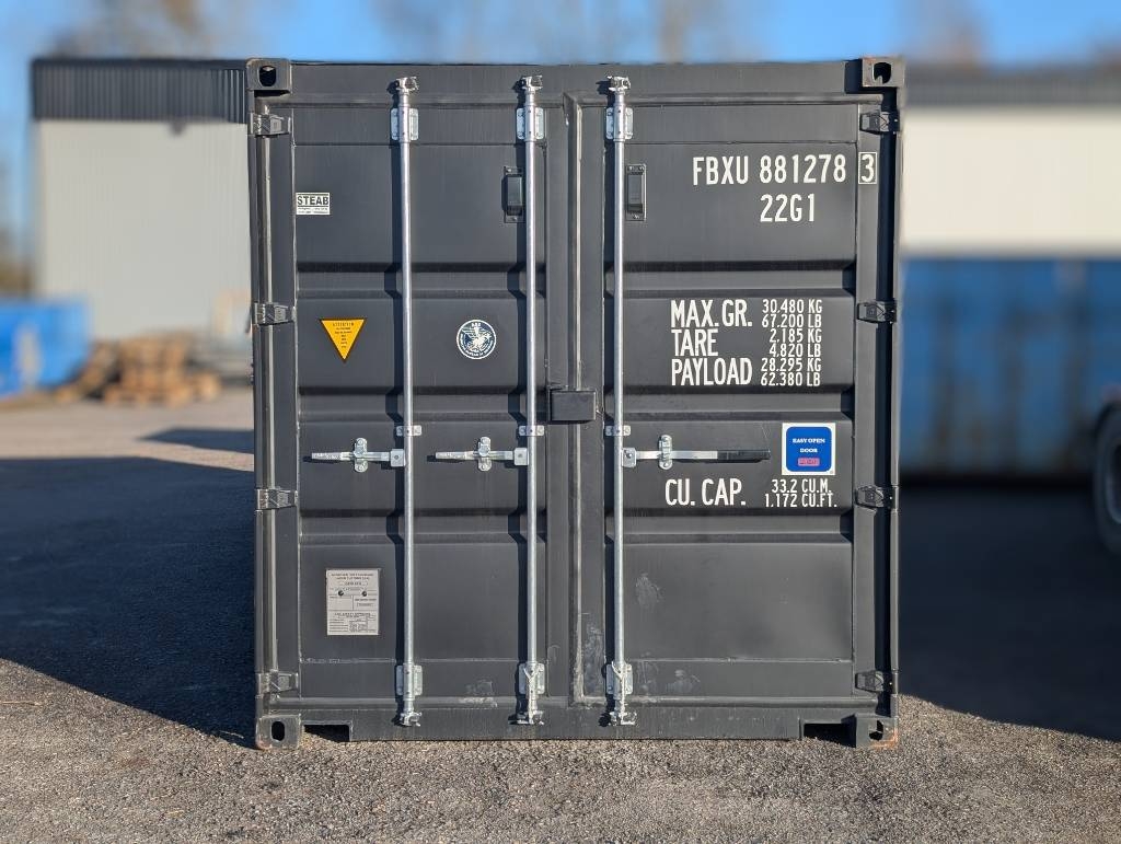 Sjöcontainer 20 fot med elpaket & dubbla hyllor