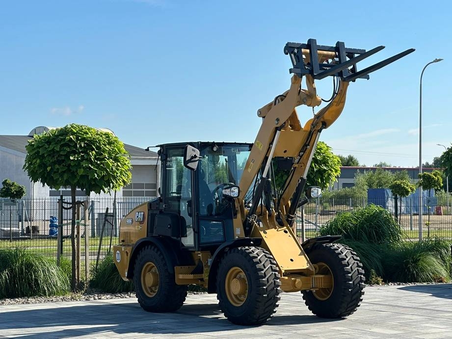 CAT 906