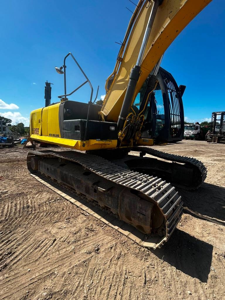 New Holland E 265 C