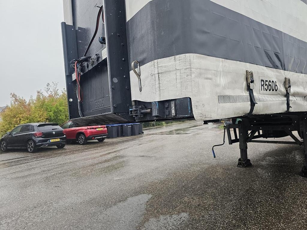 Semi-remorque GOENEWEGEN DRO 10-10 B /STEERING AXLE / LOADING LI — occasion 2008