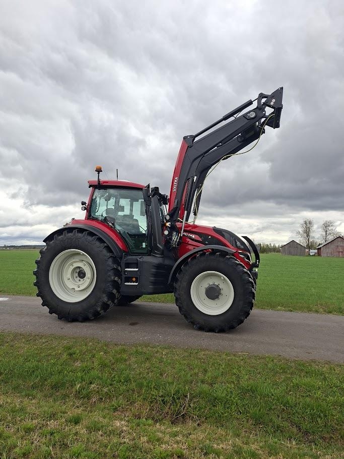 Valtra T235D