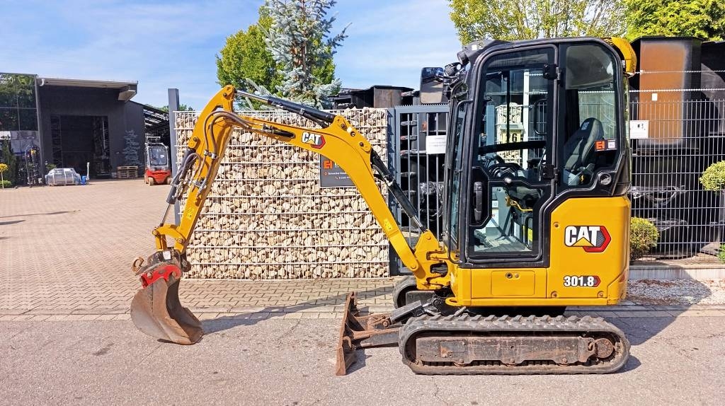 Mini-pelle Caterpillar 301.8 mit Löffel, Schnellwechsler CW05, Knickmatik — occasion 2021, 2 859 h