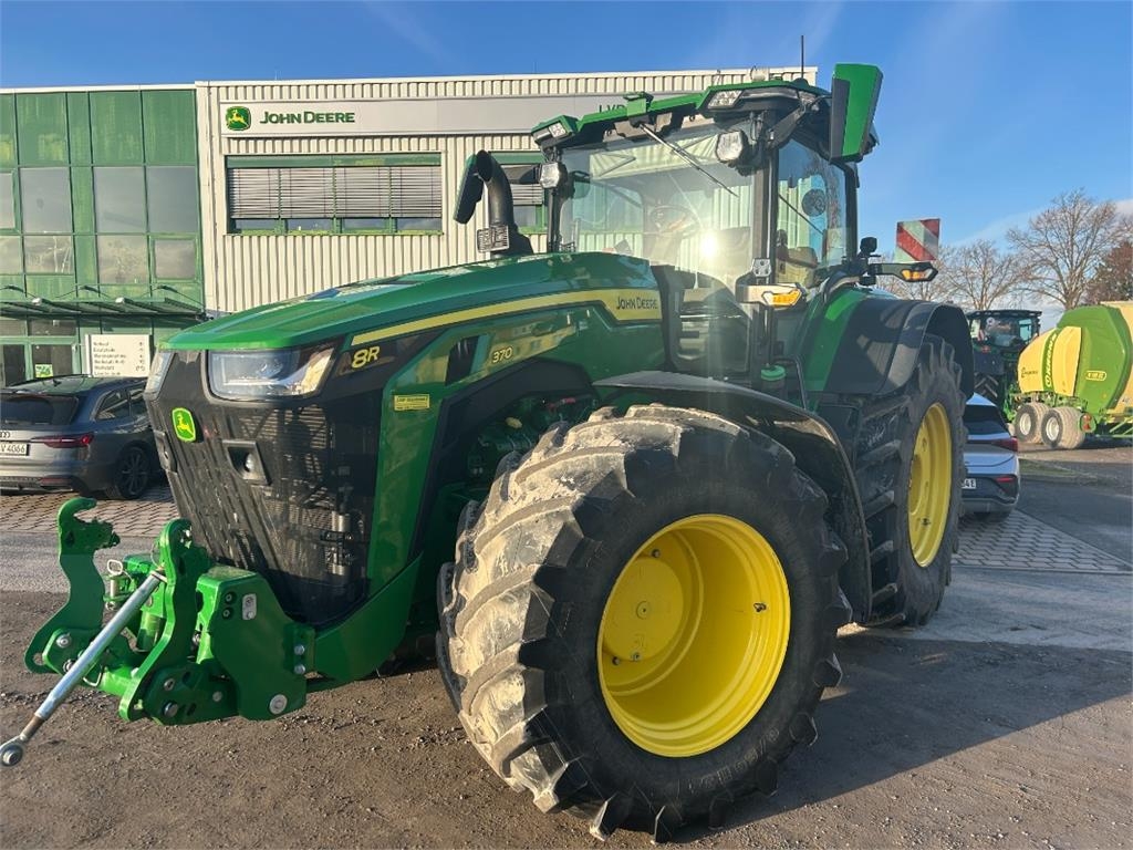 8R 370
