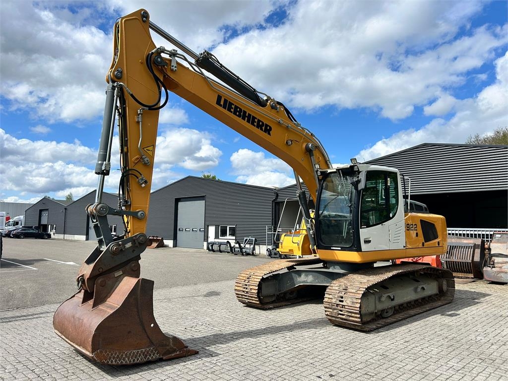 Pelle sur chenilles Liebherr R922 — occasion 2018, 5 958 h