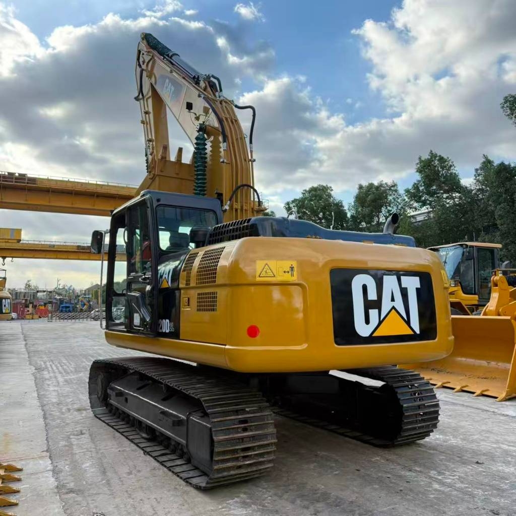CAT 320D2