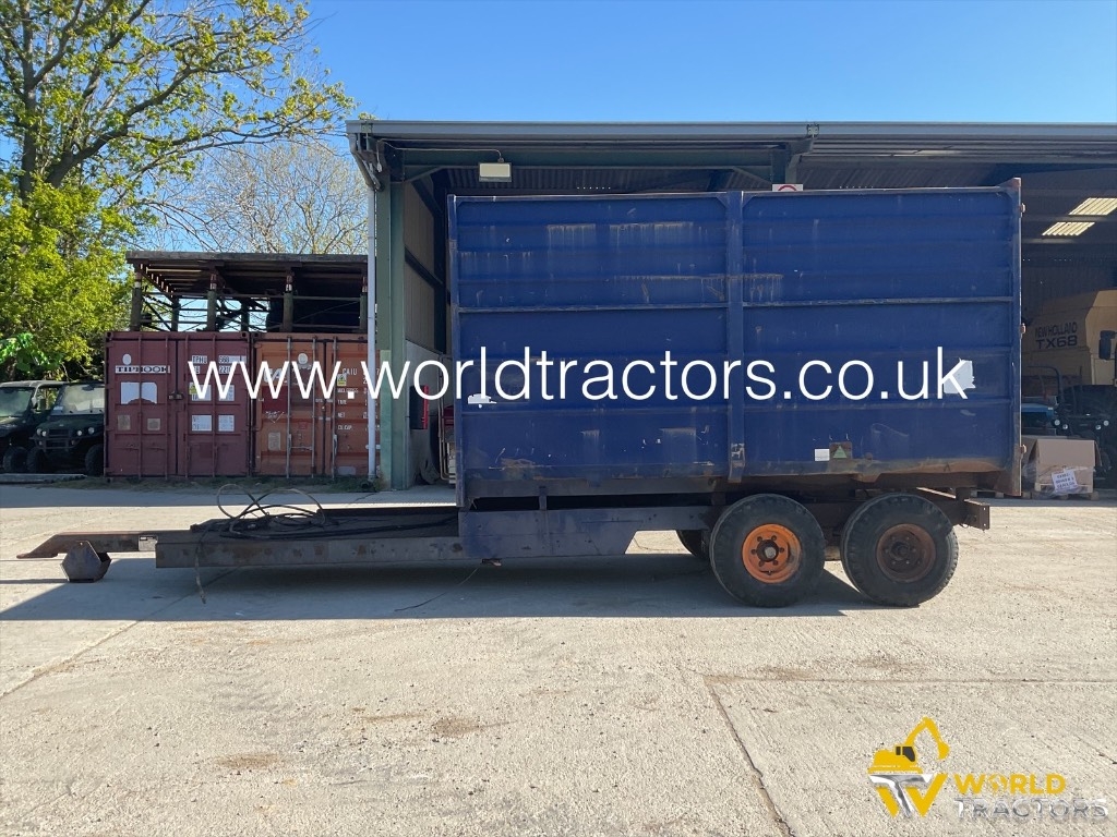 FOSTER 8 TON TIPPING TRAILER