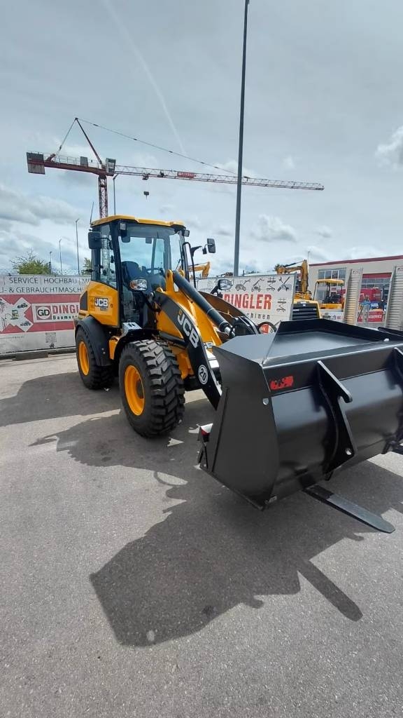 Chargeuse sur pneus JCB 409 — occasion 2024