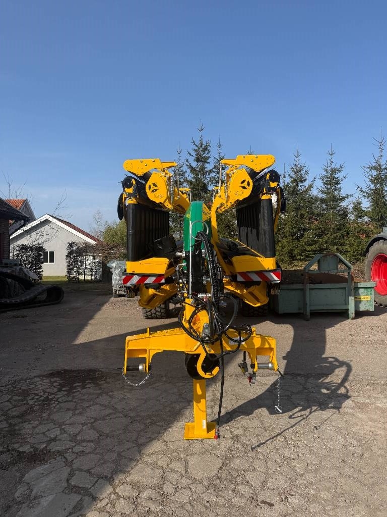 Oxbo CM240