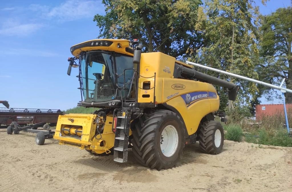 New Holland CR 8.90