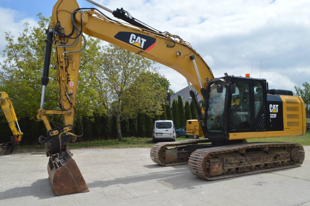 CAT 323 F L