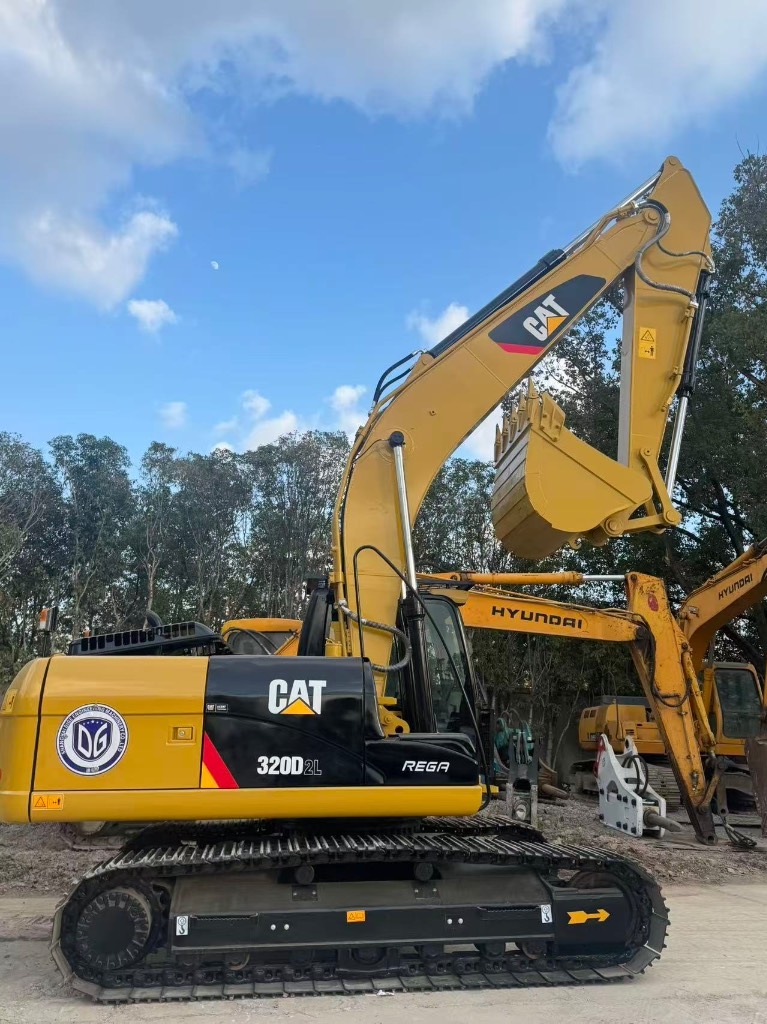 CAT 320 D