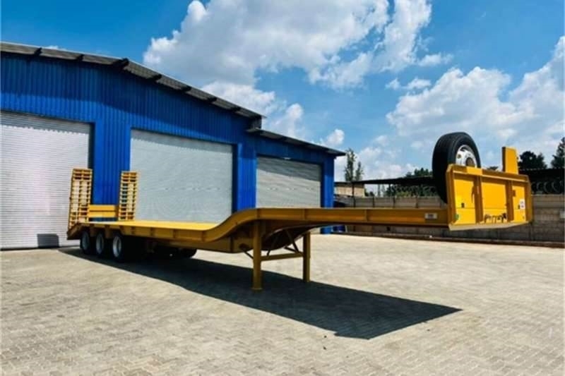 PR Trailers TRI AXLE STEP DECK 30T
