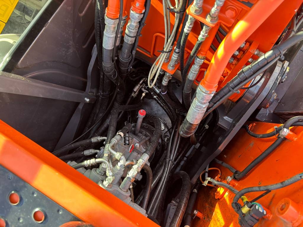 Hitachi ZX 130-6 / Engcon, Мастило, Нагрівач kuva 16