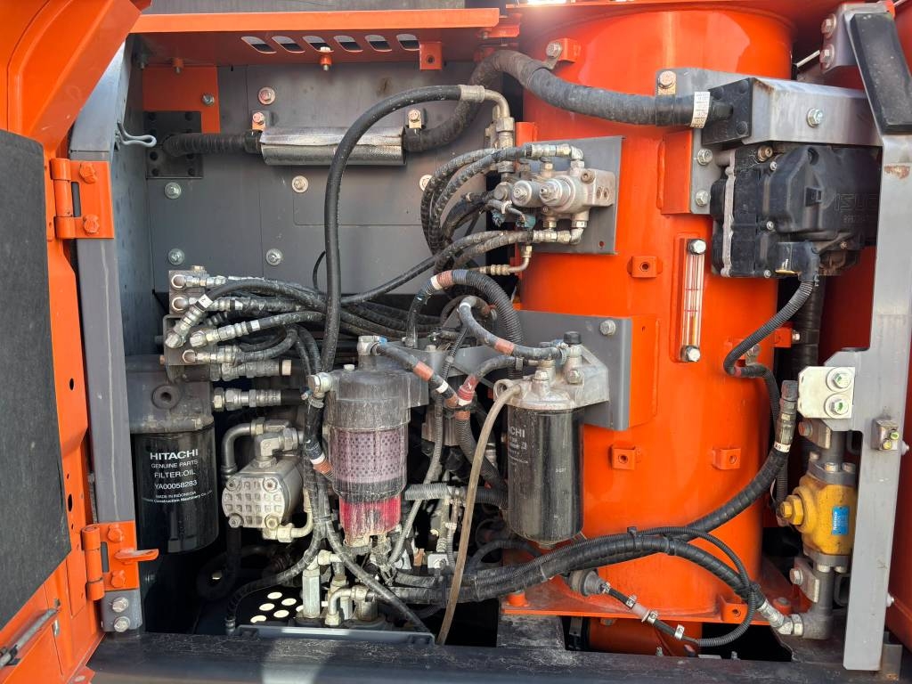 Hitachi ZX 130-6 / Engcon, Мастило, Нагрівач kuva 12