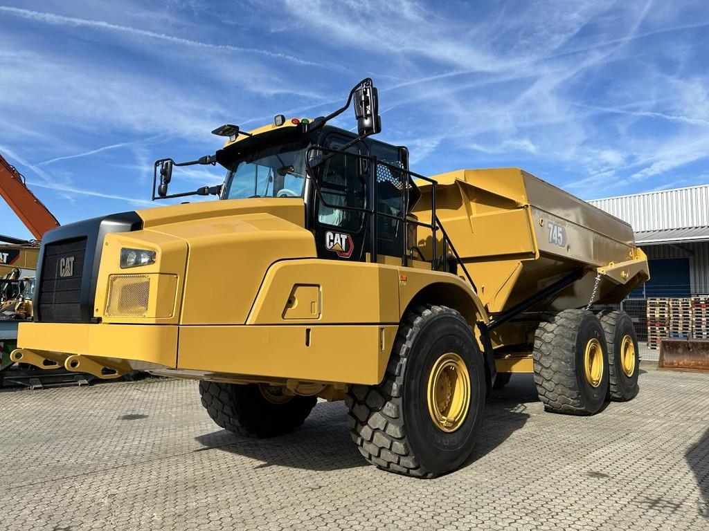 Tombereau rigide Caterpillar 745-04 — occasion 2018, 8 112 h