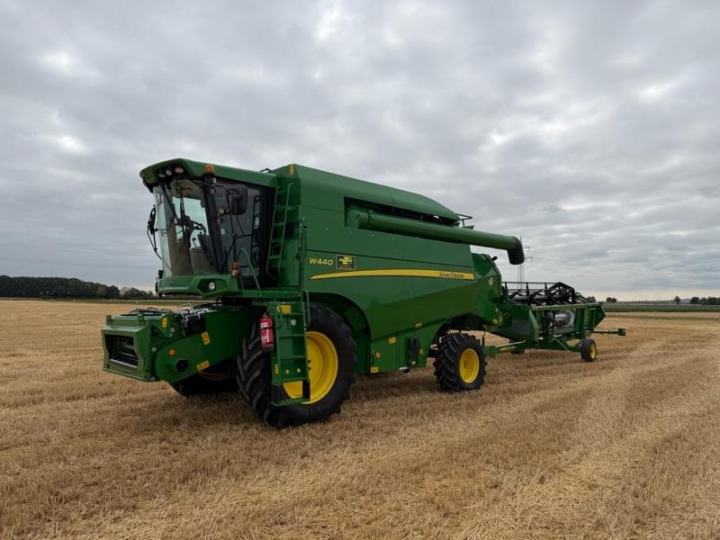 John Deere W440