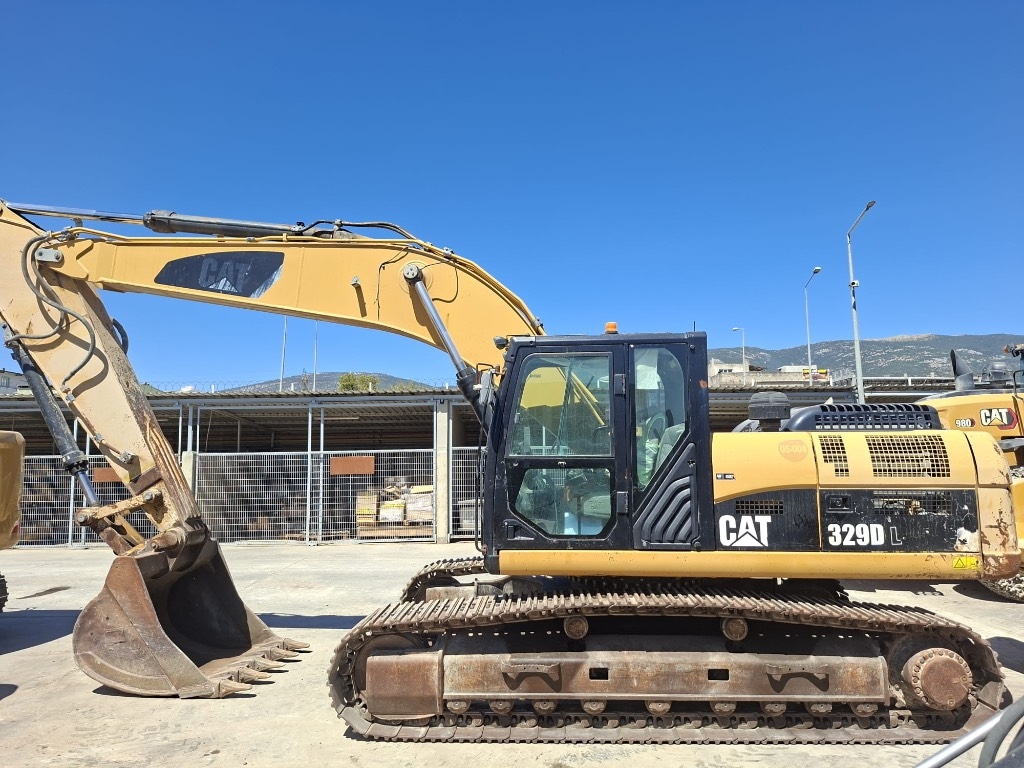 Pelle sur chenilles Caterpillar 329 D — occasion 2011, 15 700 h