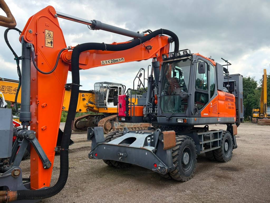 Pelle sur pneus Doosan DX210W-5 — occasion 2018, 1 600 h