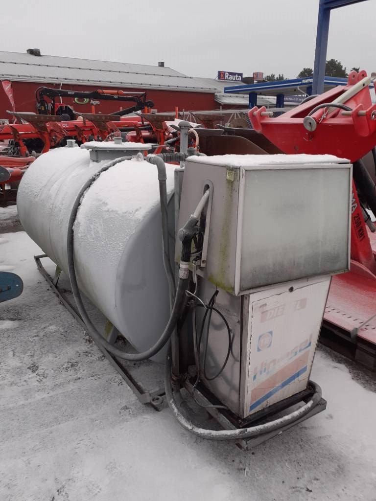Farmarisäiliö 2700L sähköpumpulla