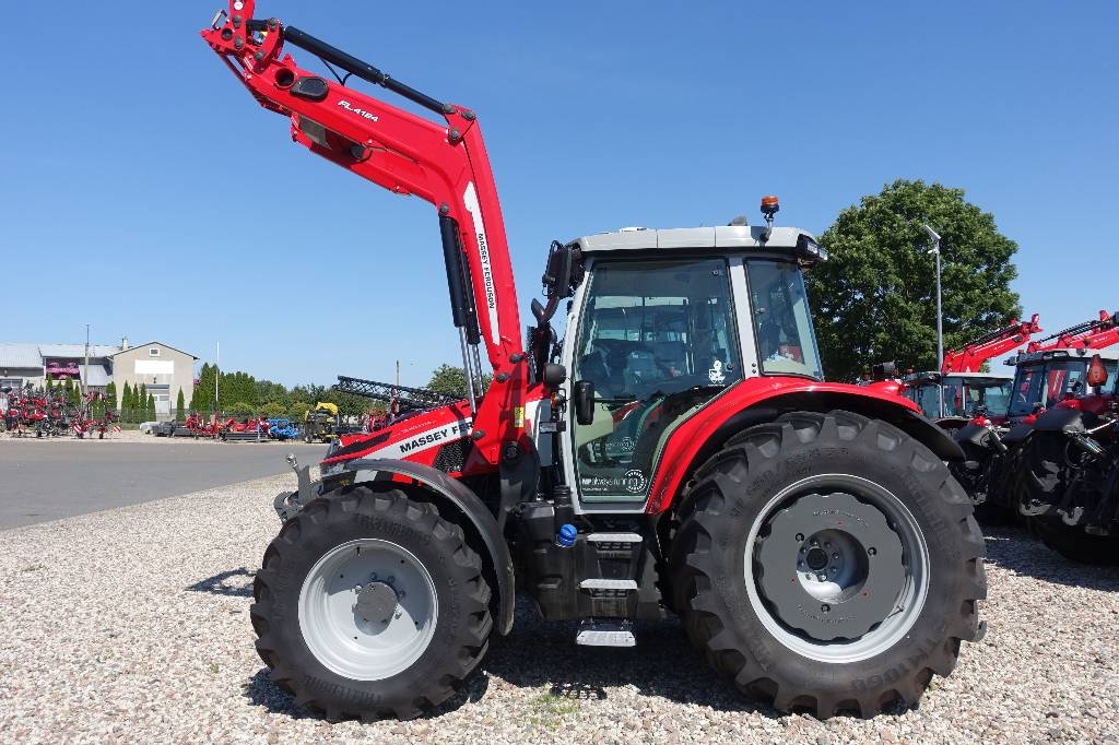 Massey Ferguson 5S.145