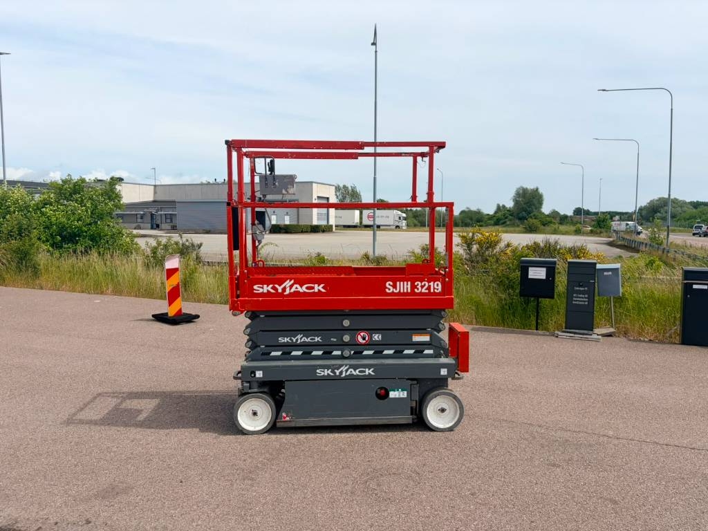 SkyJack SJ III 3219