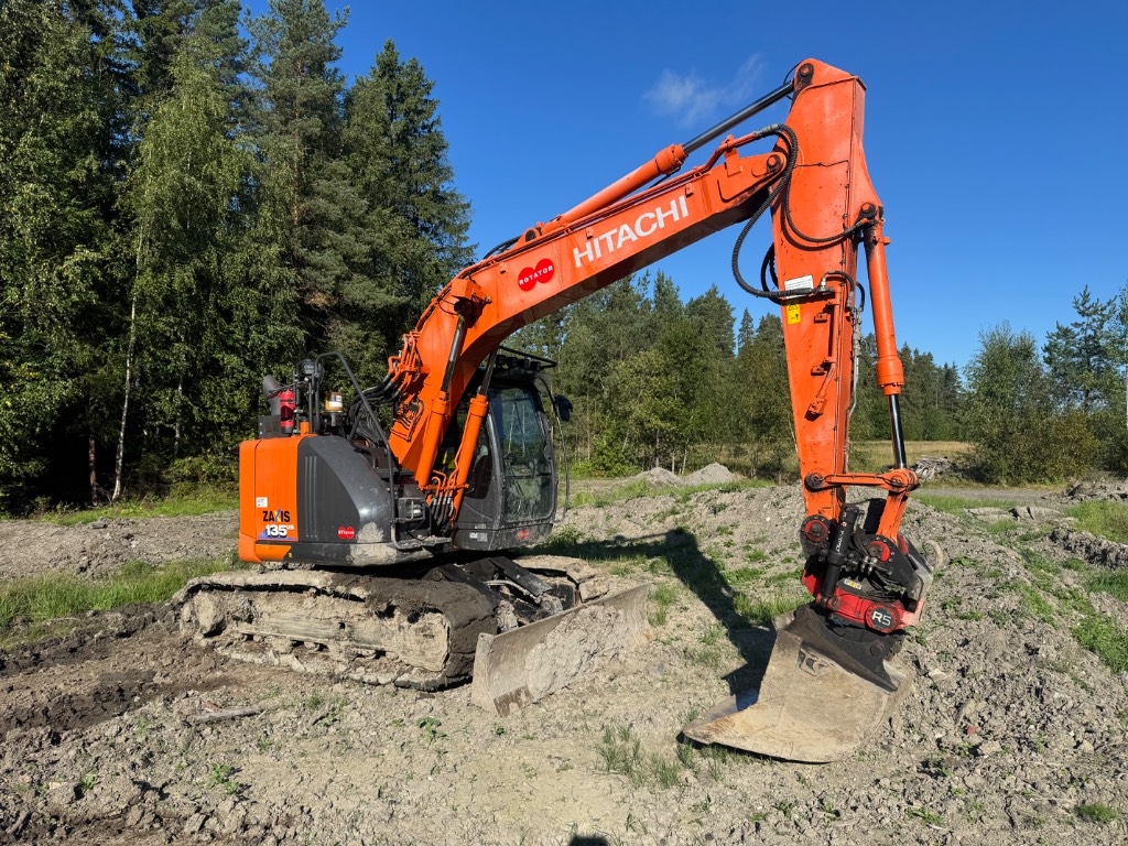 Pelle sur chenilles Hitachi ZX 135 US-6 — occasion 2017, 5 600 h