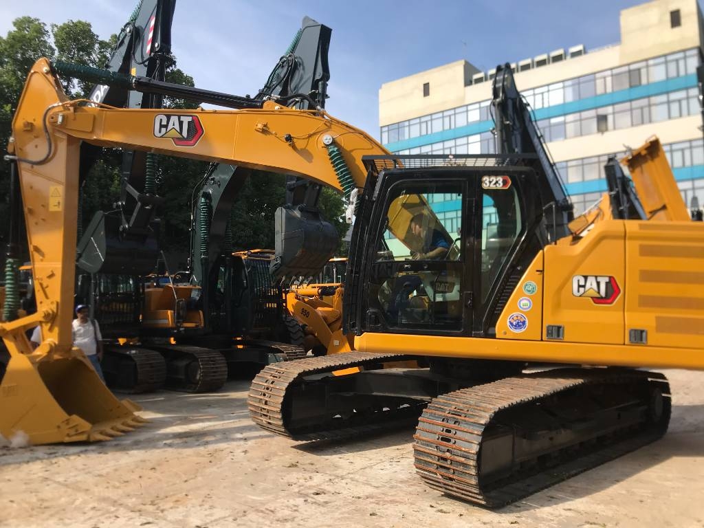 CAT 323