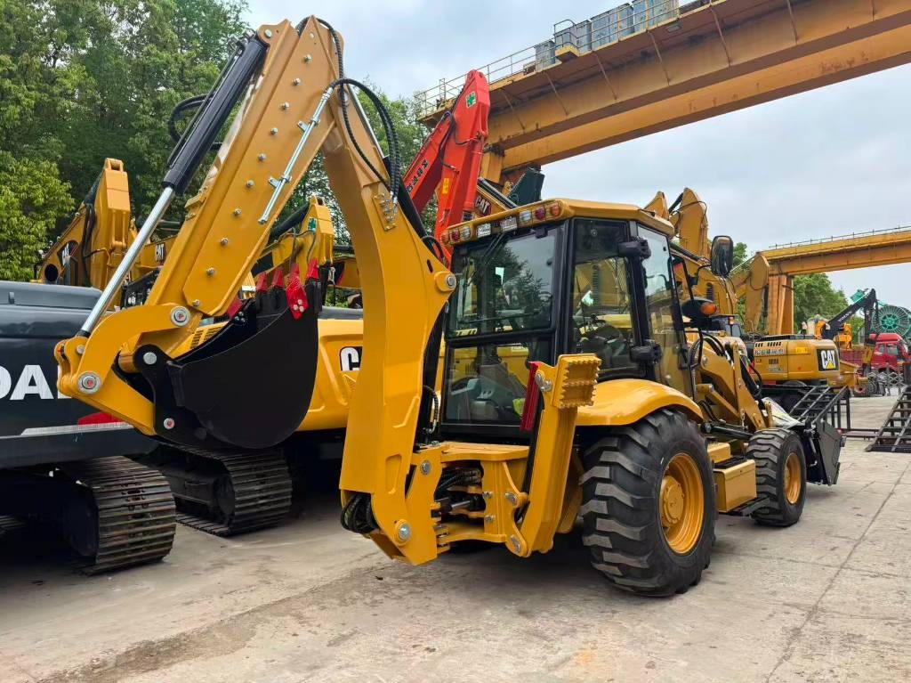 Tractopelle Caterpillar 428F2 — occasion 2026