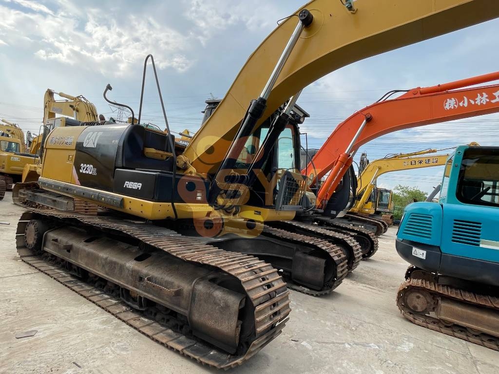 CAT 323D2L