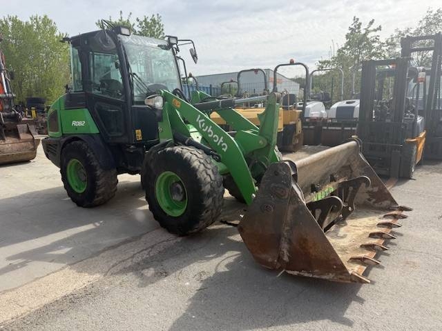 Kubota R 082