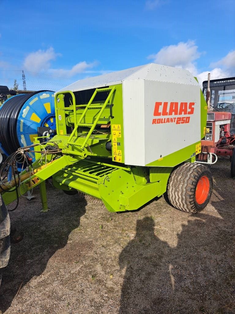 CLAAS Rollant 250