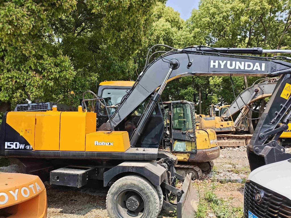 Pelle sur pneus Hyundai 150W -9 — occasion 2023