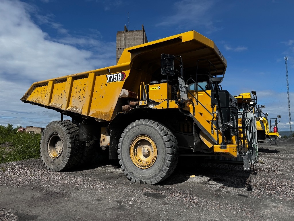 CAT 775