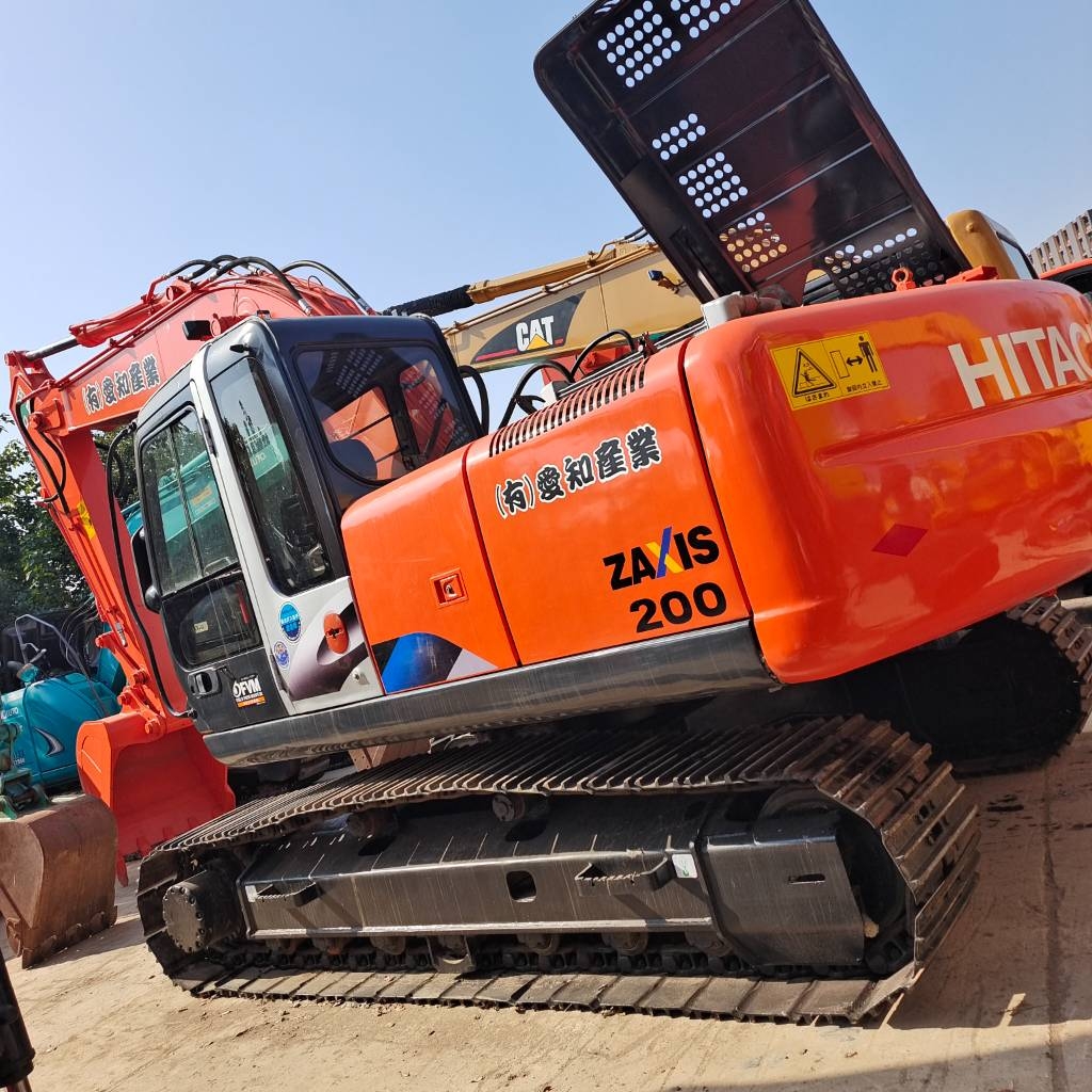 Pelle sur chenilles Hitachi ZX 200-3 — occasion 2024, 220 h