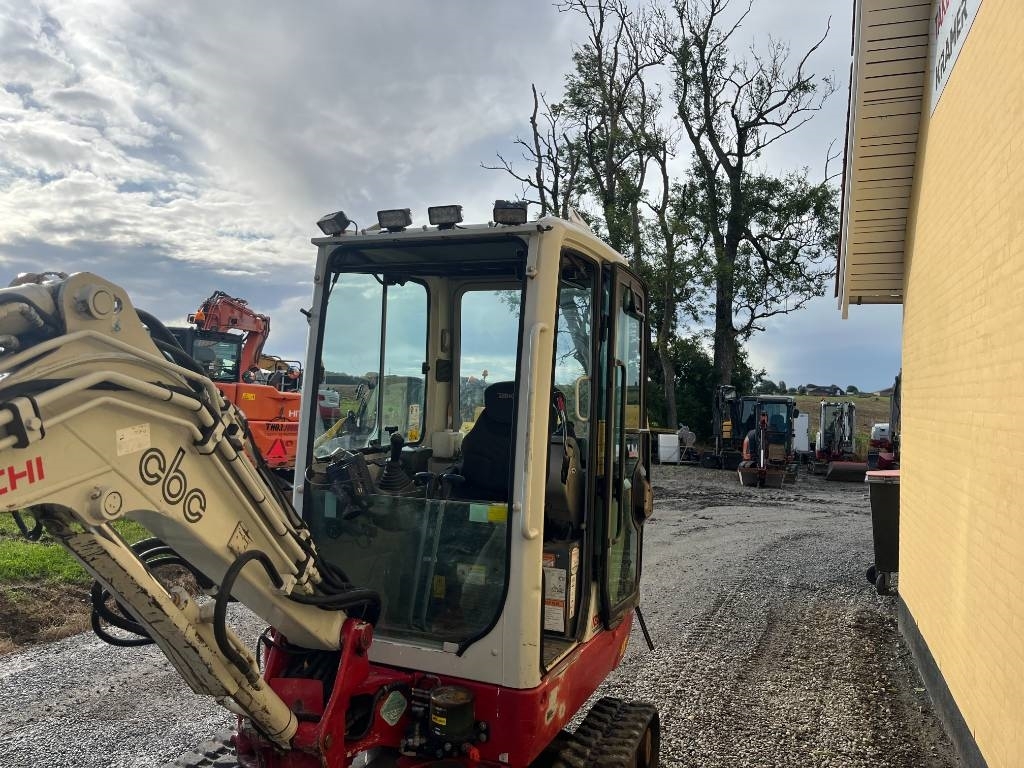 Takeuchi TB 225