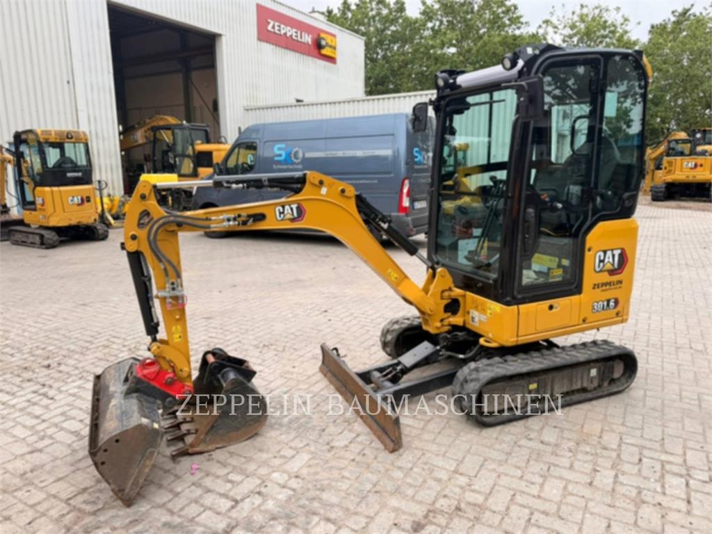 Pelle sur chenilles Caterpillar 301.6-05A — occasion 2022, 303 h